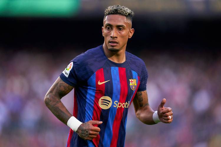 赤子丹心映红蓝！拉菲尼亚向身边人立誓：未圆欧冠梦，绝不离开巴塞罗那